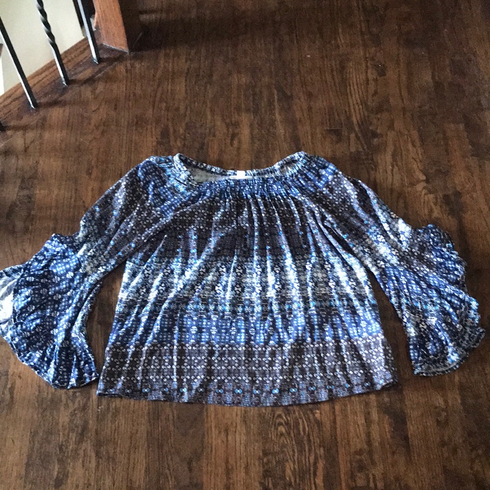 Long sleeve ruffles shirt